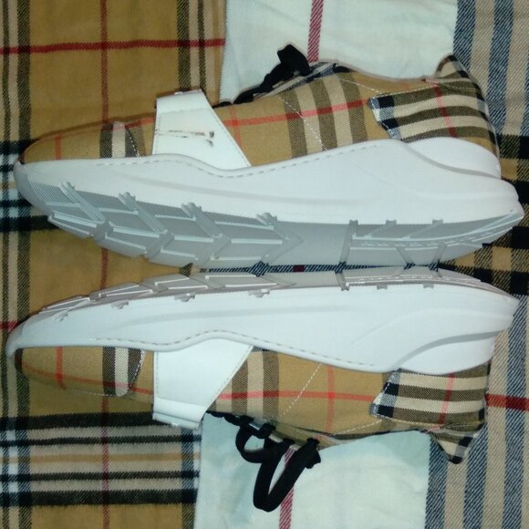 Mens Burberry Regis Trainers - Picture 3 of 4
